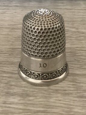 Vintage Sterling Silver Thimble Sz 10 Honeycomb Pattern Ornate Scroll Band